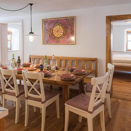 Gehobenes Ambiente In Historischer Wohnung Walting Esterno foto
