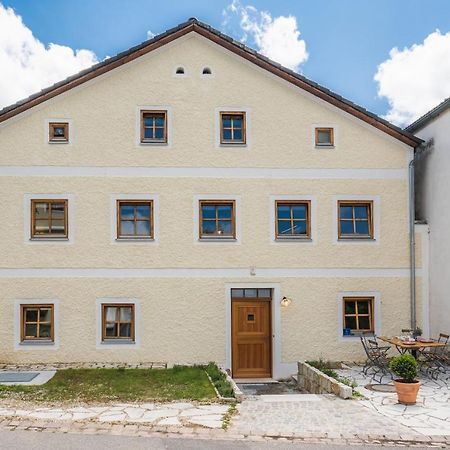 Gehobenes Ambiente In Historischer Wohnung Walting Esterno foto