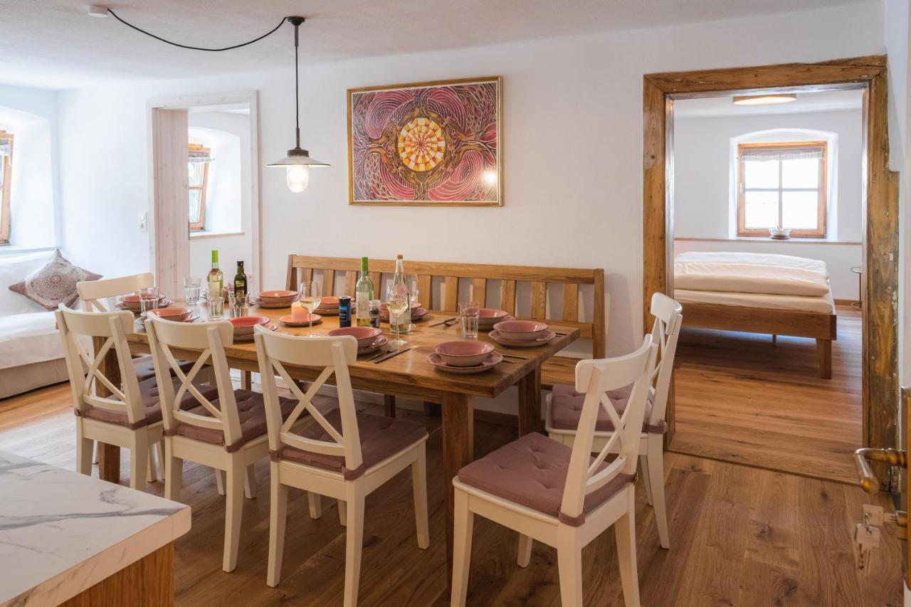 Gehobenes Ambiente In Historischer Wohnung Walting Esterno foto