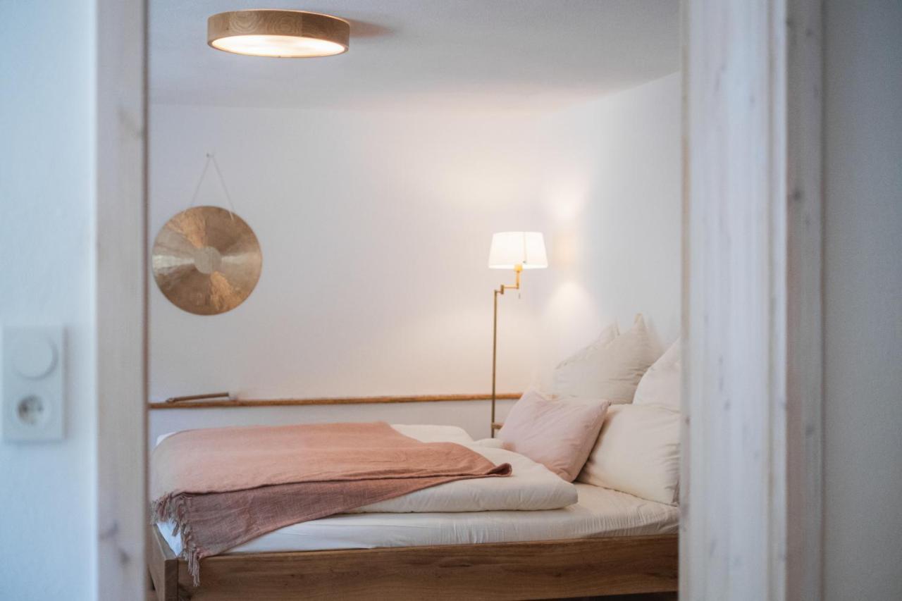 Gehobenes Ambiente In Historischer Wohnung Walting Esterno foto