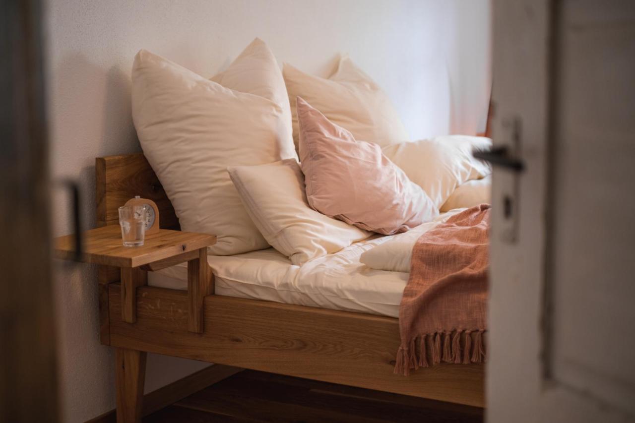 Gehobenes Ambiente In Historischer Wohnung Walting Esterno foto