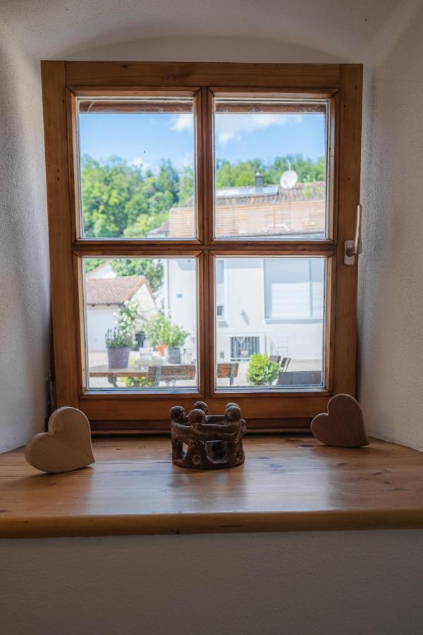 Gehobenes Ambiente In Historischer Wohnung Walting Esterno foto