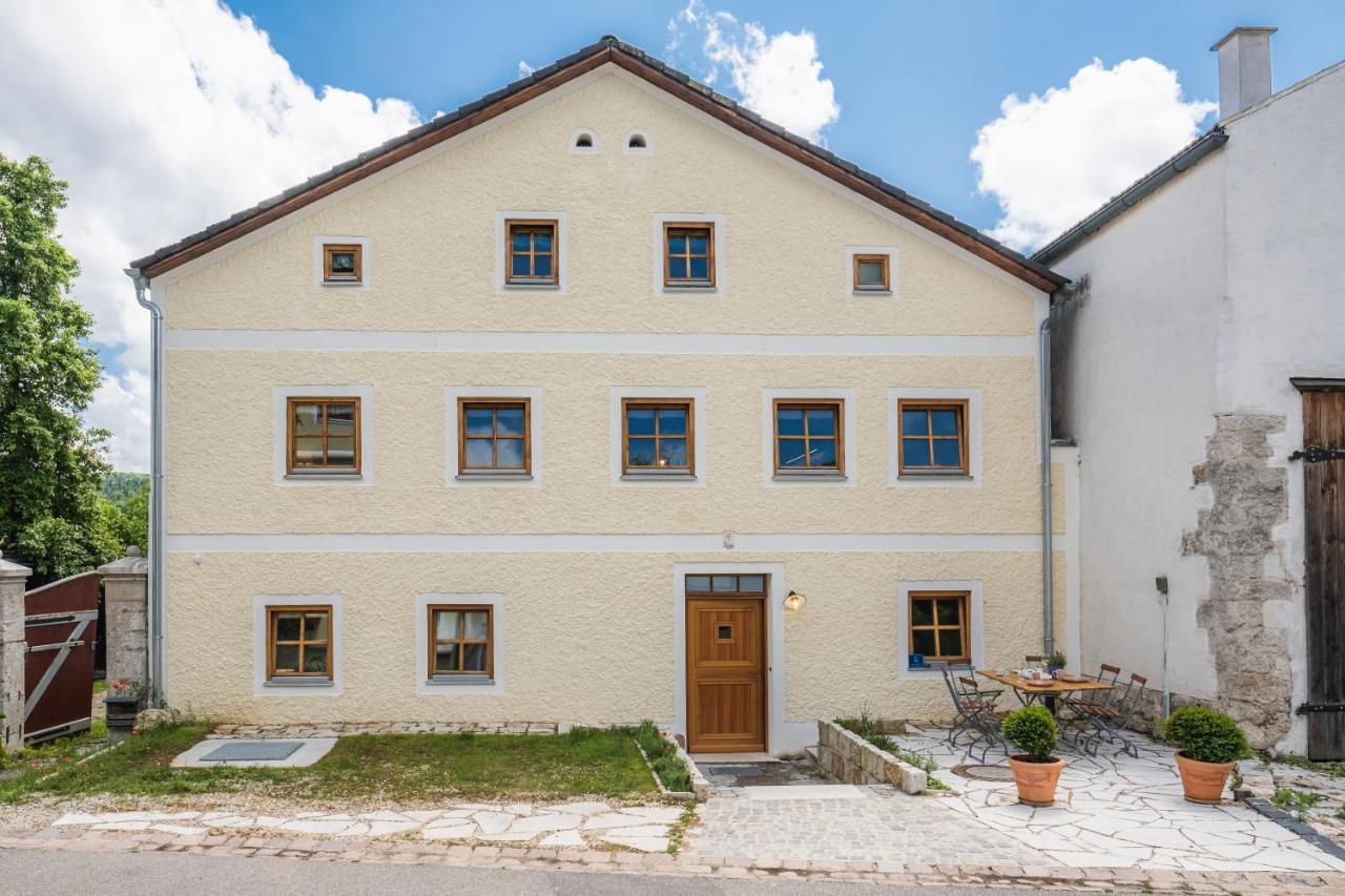 Gehobenes Ambiente In Historischer Wohnung Walting Esterno foto