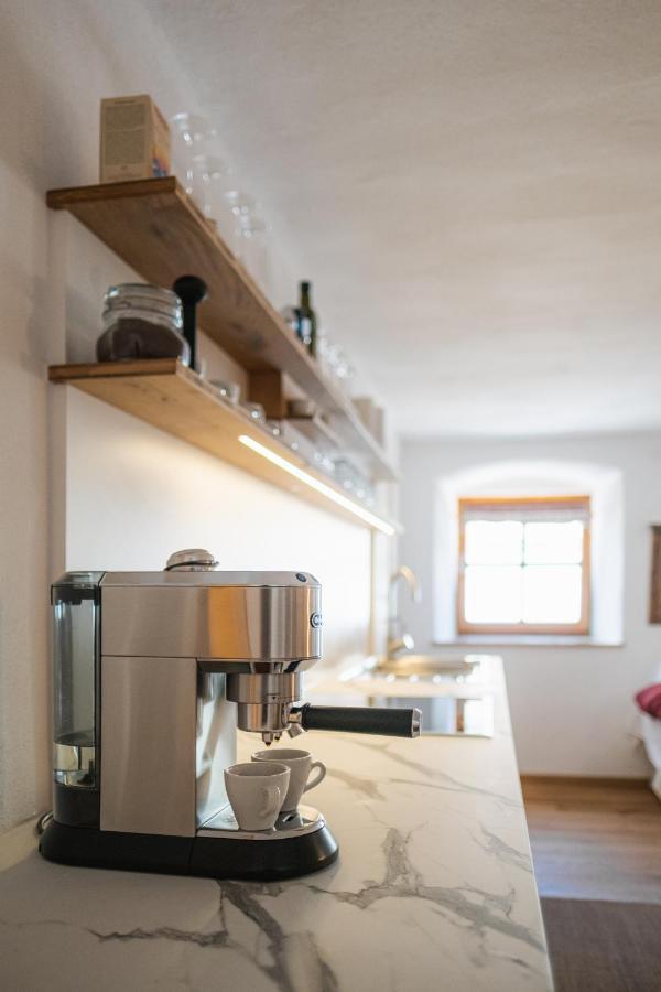 Gehobenes Ambiente In Historischer Wohnung Walting Esterno foto