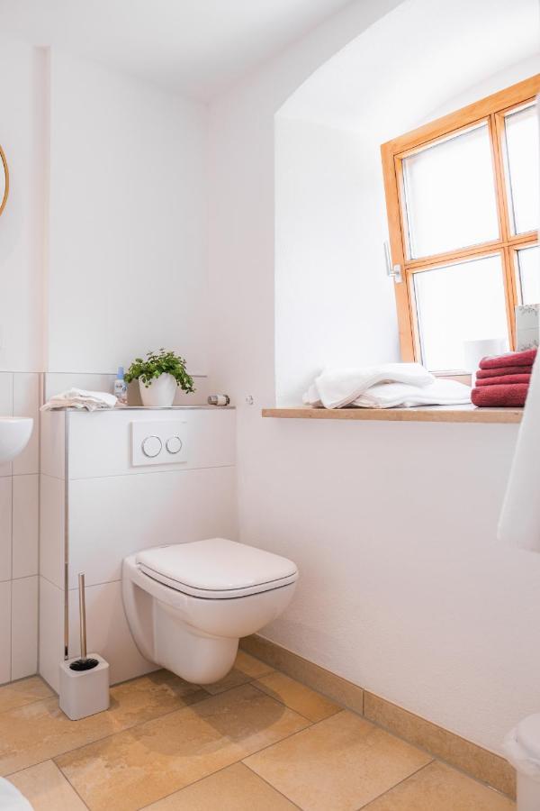 Gehobenes Ambiente In Historischer Wohnung Walting Esterno foto