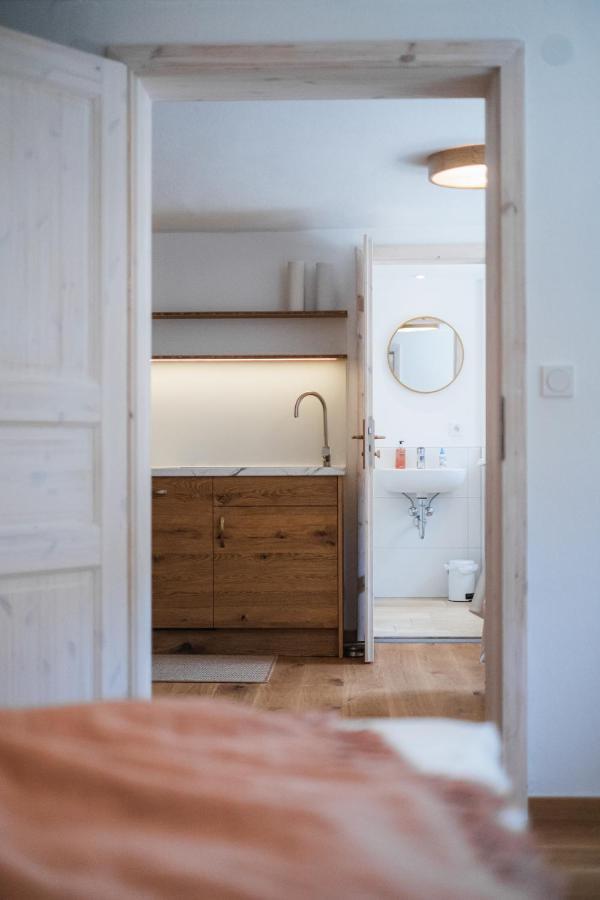 Gehobenes Ambiente In Historischer Wohnung Walting Esterno foto