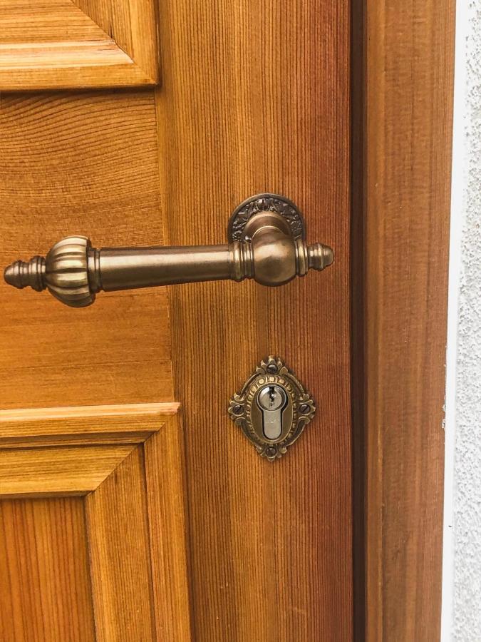 Gehobenes Ambiente In Historischer Wohnung Walting Esterno foto