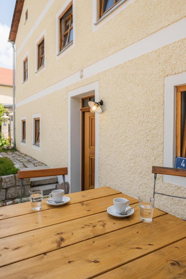 Gehobenes Ambiente In Historischer Wohnung Walting Esterno foto