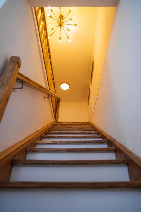 Gehobenes Ambiente In Historischer Wohnung Walting Esterno foto