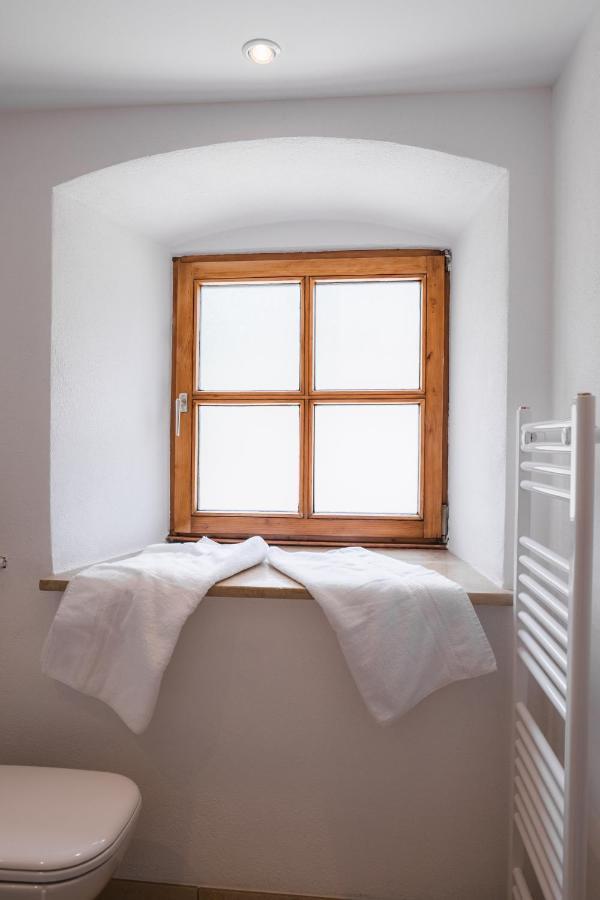 Gehobenes Ambiente In Historischer Wohnung Walting Esterno foto