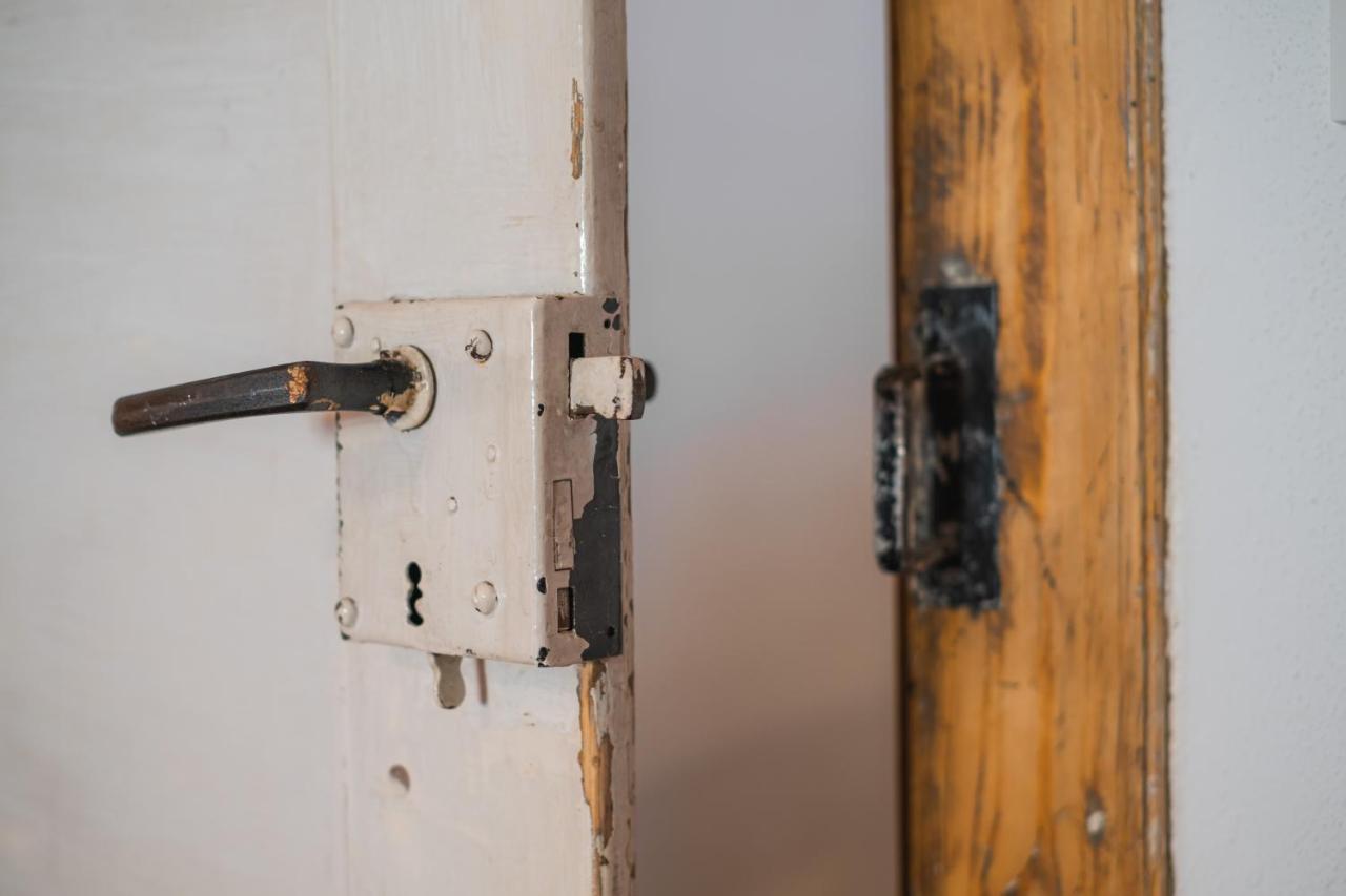Gehobenes Ambiente In Historischer Wohnung Walting Esterno foto