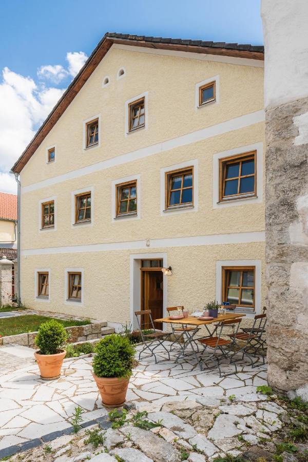 Gehobenes Ambiente In Historischer Wohnung Walting Esterno foto